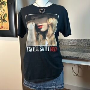 Taylor Swift Red Tour 2013 Medium Black Graphic T-shirt